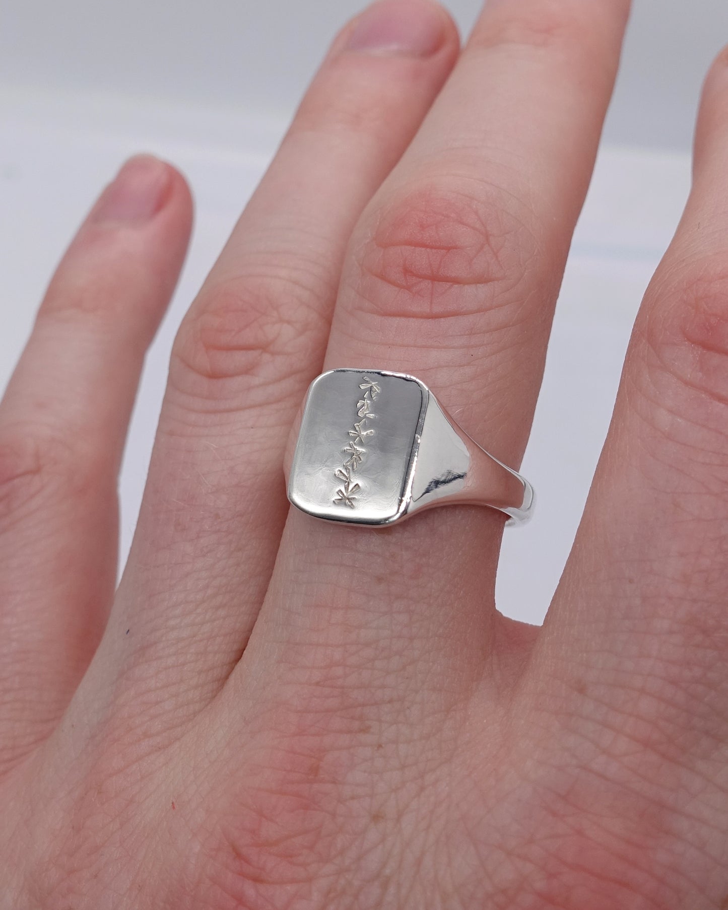 KRISS CROSS SIGNET
