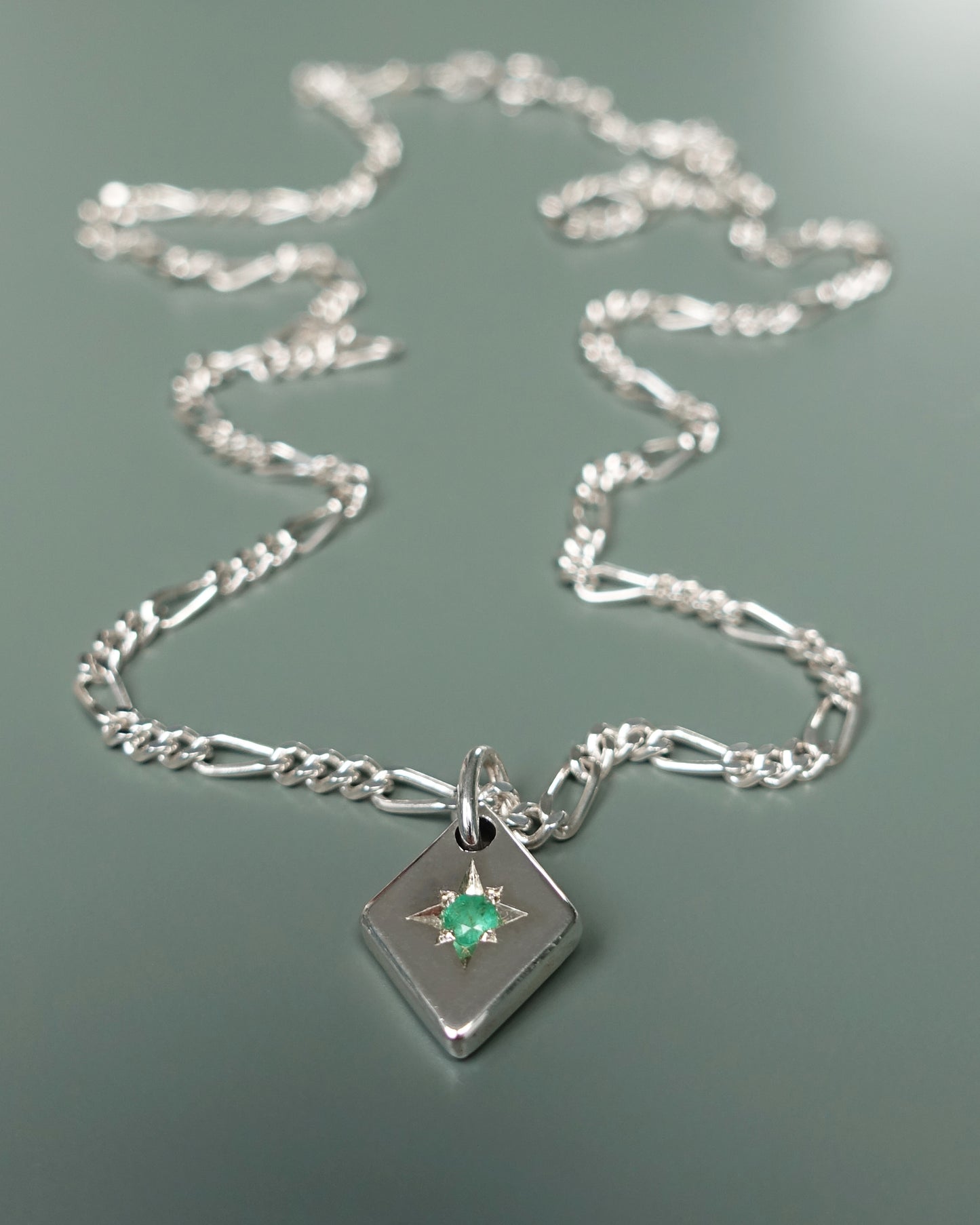 DIME NECKLACE - EMERALD