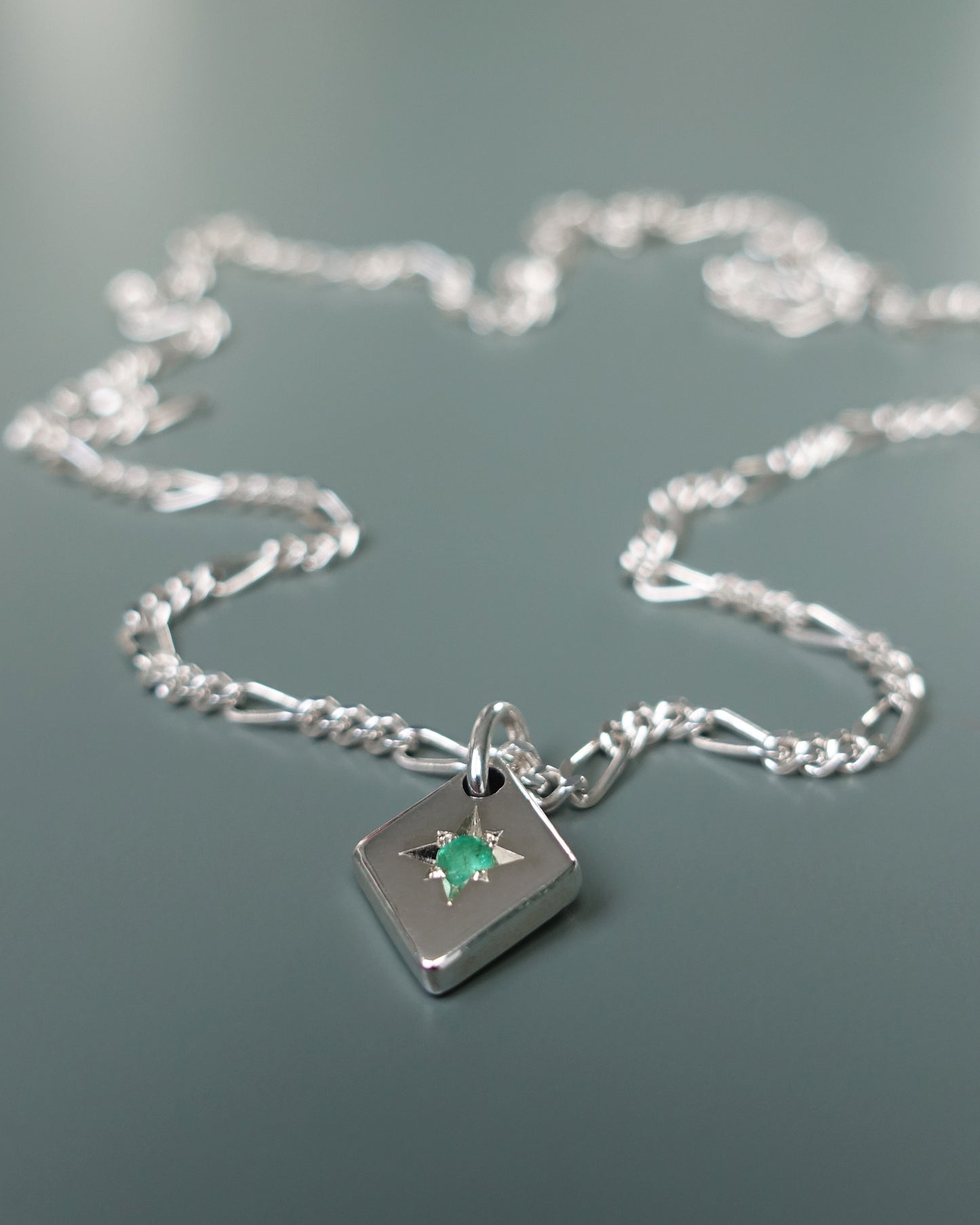 DIME NECKLACE - EMERALD