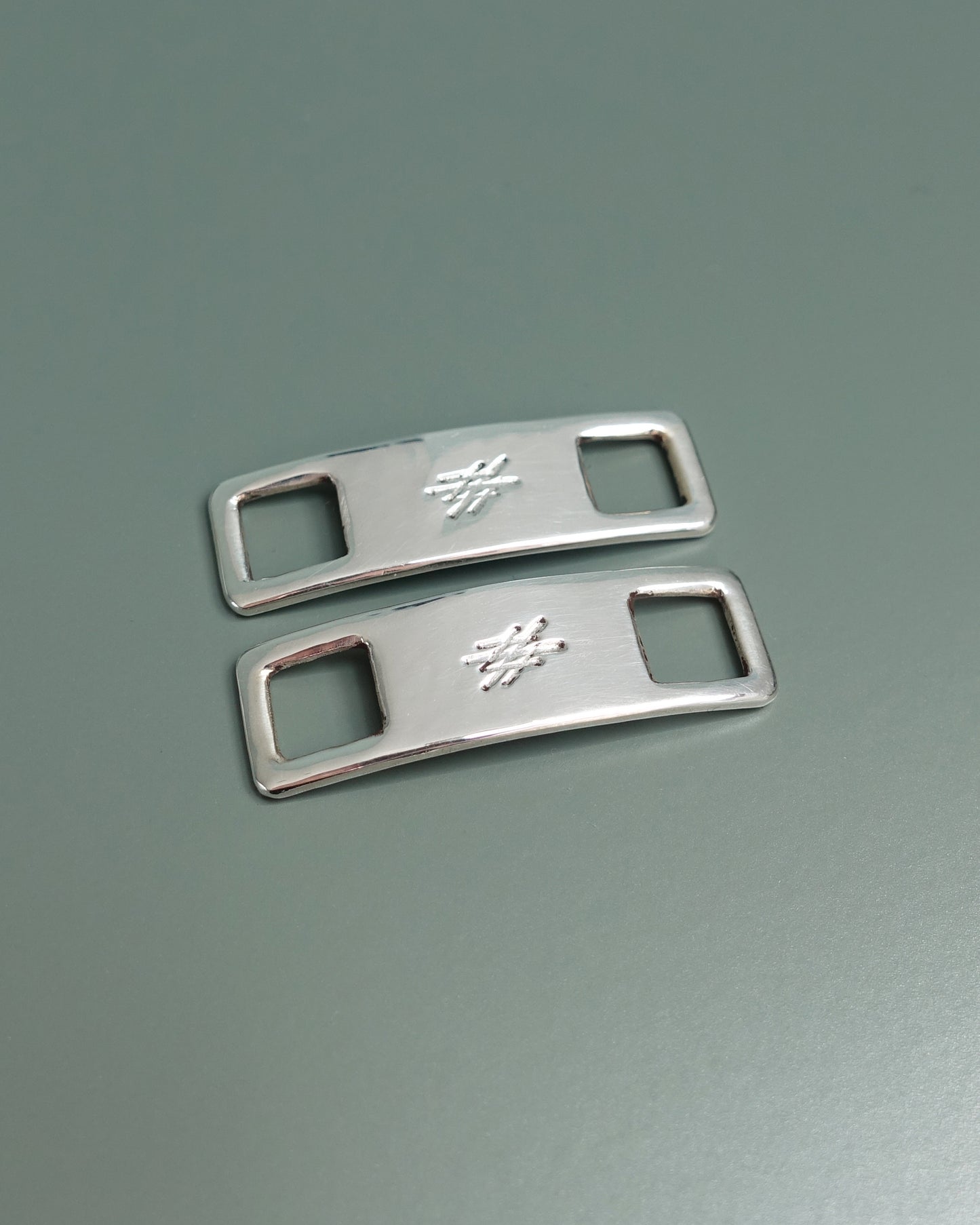 THIAGO LACE TAGS